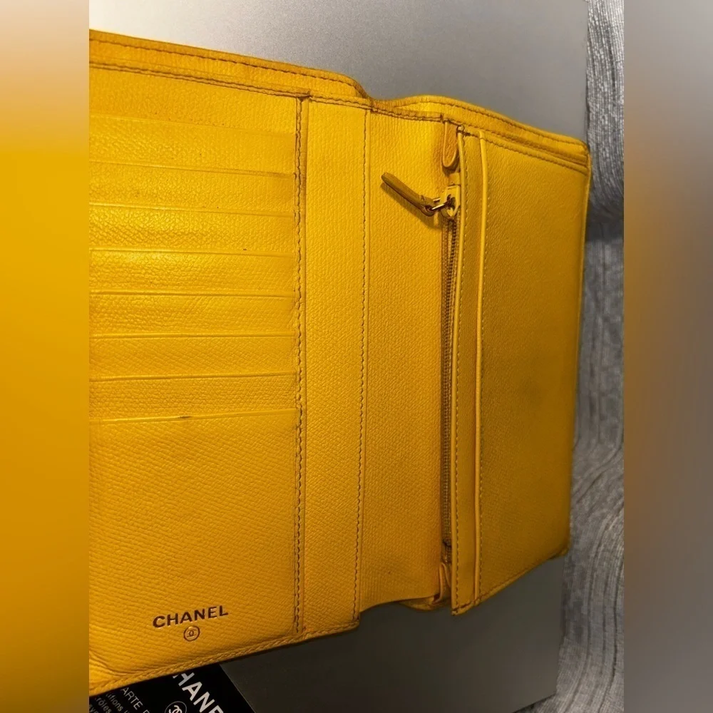Chanel caviar CC logo wallet